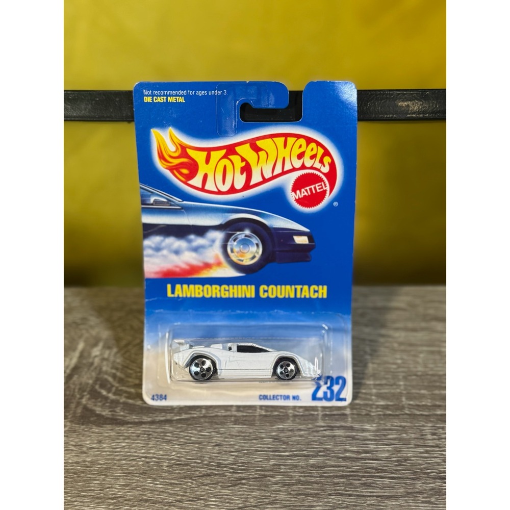 Hot Wheels 1991 Lamborghini Countach White Collector No 232 Diecast Car 4384